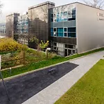 Center Studio 10B